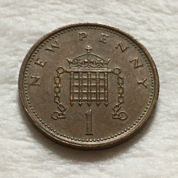 1974 UK Great Britain Queen Elizabeth II New Penny Bronze Coin - Picture 1 of 4